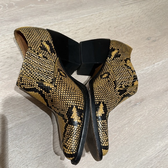 Chloe Leather Animal Print Western Boots
Size: IT 40 - Picture 6 of 6